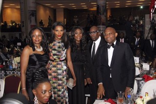 2- De gauche à droite Mme Awele Elumelu, Agbani Darego, ex-Miss-Monde Agbani Darego, Bola Balogun, Ismail Balogun et Tony Elumelu
