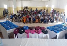 T-GANG offre des fournitures scolaires aux élèves de Foundiougne